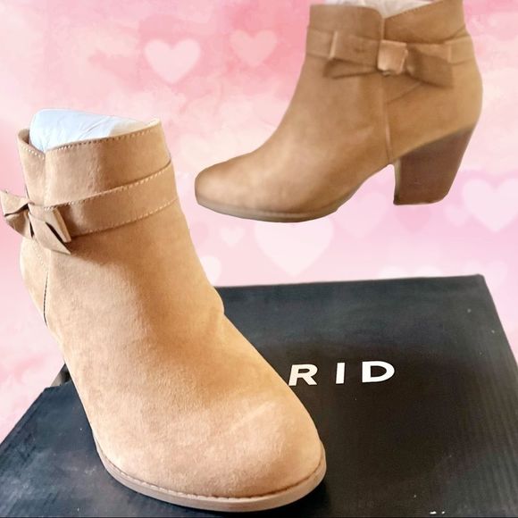 Torrid Tan Faux Suede Side Bow Bootie Boots Size 9 Wide NIB - Picture 11 of 15